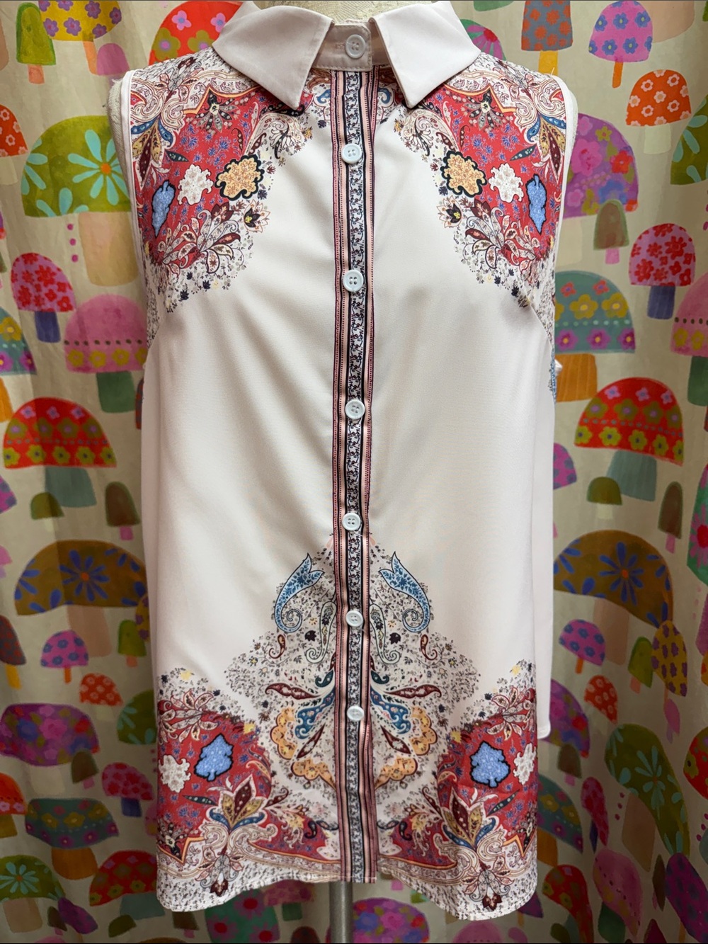 Sleeveless Collared Print Blouse. XL